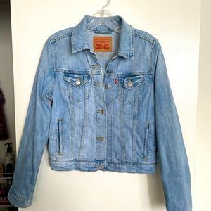 Levi’s | shrunken trucker jacket denim jean jacket M